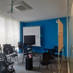 Văn Phòng Sala Quận 2 - Sẵn Bàn Ghế - Ban Công Thoáng Mát.