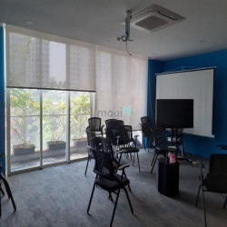 Văn Phòng Sala Quận 2 - Sẵn Bàn Ghế - Ban Công Thoáng Mát.