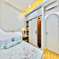 HOT ! Bán nhà ngay Hàng Xanh, 4 Tầng 50m2 (4m x 13m), 4PN, chỉ 7.15 tỷ