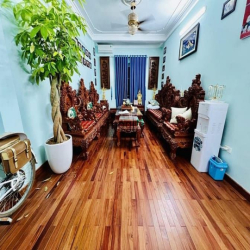 HIẾM - CẦU GIẤY : 40m -7 T thang máy - oto đỗ cửa - tiện ích bạt ngàn