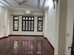 Bán nhà 5 tầng Nguyễn Xiển, vị trí cực đẹp 3 ô tô tránh, vỉa hè rộng