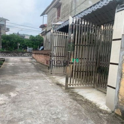 bán nhà  102m cạnh UBND xã Đông Dư , MT 4,5m  đường ô tô vào ,6,3 tỷ