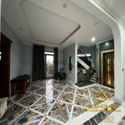 Căn góc Võ Thị Sáu 3 lầu 250m2 đất tổng sử dụng 1500m2 giá 100tr/tháng