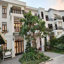 Biệt Thự Nghỉ Dưỡng Trong Lòng Sân Golf