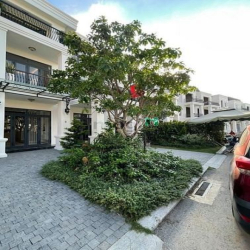 Biệt Thự Nghỉ Dưỡng Trong Lòng Sân Golf