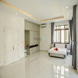 Biệt Thự Thảo Điền Nguyễn Văn Huỏng 800 m có hồ bơi riêng , nhà mới xâ