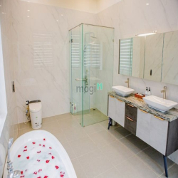 Biệt Thự Thảo Điền Nguyễn Văn Huỏng 800 m có hồ bơi riêng , nhà mới xâ