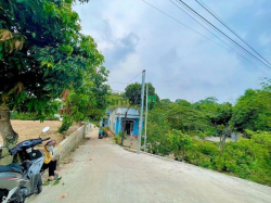 Ngộp quá cần ra hơn 1 sào đất phủ hồng, sát QL1A, dân kín, bám bêtông.