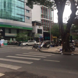 Cho thuê nhà 2MT Huỳnh Thúc Kháng,P.Bến Nghé, Q.1.9x10, hầm trệt 7 lầu