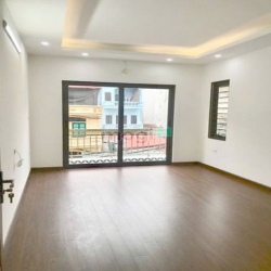 Nhà Pháo Đài Láng 5 tầng xây mới, sổ đỏ đủ 35m2 x 6 phòng ngủ 20m ô tô