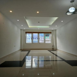 cần cho thuê nhà mới  mặt phố Vạn Phúc- Liễu Giai,dt 85m,6t,thang máy