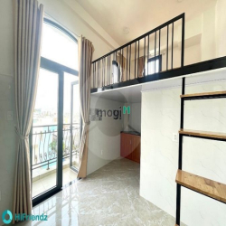 Ban công xịn xò dá rẻ ngay Ngã tư bốn xã