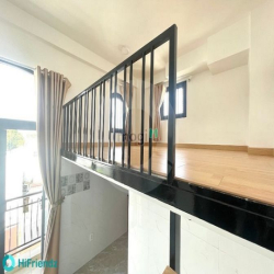 Ban công xịn xò dá rẻ ngay Ngã tư bốn xã