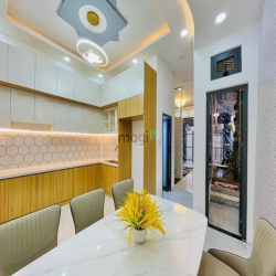 Nhà Hàng Xanh, Nhà 3 tầng Nội thất full, 4.9 x 13M, Hẻm xe hơi thông,