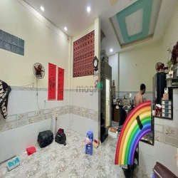 Nhà Tên Lửa ngang 5,2m, 2 Tầng, 3 Phòng ngủ, SHR Công nhận đủ.