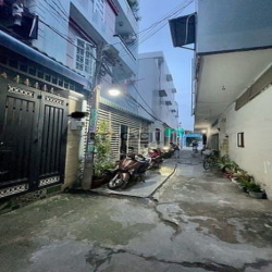 Nhà Tên Lửa ngang 5,2m, 2 Tầng, 3 Phòng ngủ, SHR Công nhận đủ.