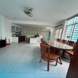 Cho thuê nhà đẹp nguyên căn - Hẻm xe tải - đường Ngô Gia Tự, Q.10