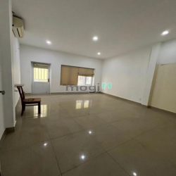 Cho thuê nhà đẹp nguyên căn - Hẻm xe tải - đường Ngô Gia Tự, Q.10