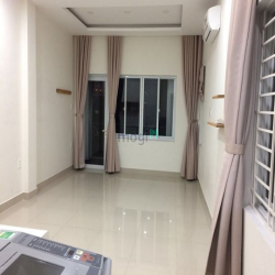 Quận 1, DT: 24-36 m2, phòng thoáng mát, có ban công. LH: Zalo số ĐT.