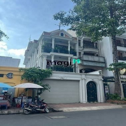 Cho thuê MT duy nhất 8.5*32mHồ Xuân Hương Quận 3 3 lầu rộng