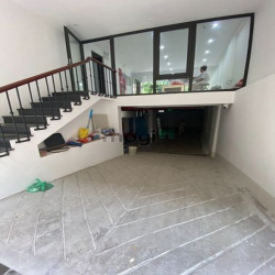 Cho thuê nhà mới đẹp mặt phố Ô CHỢ DỪA, DT 125m2x9t, MT 8.3m,Giá 220tr