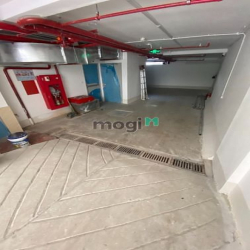 Cho thuê nhà mới đẹp mặt phố Ô CHỢ DỪA, DT 125m2x9t, MT 8.3m,Giá 220tr