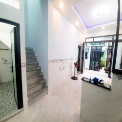 Nhà 2 tầng chợ Chiến Lược, Ngang 5m nở hậu 6,2m, đường 4m, giá 3,99tỷ.
