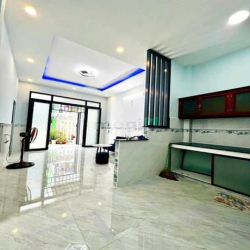 Nhà 2 tầng chợ Chiến Lược, Ngang 5m nở hậu 6,2m, đường 4m, giá 3,99tỷ.
