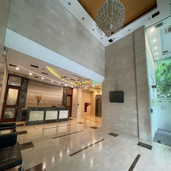 Cho thuê nhà Dương Đình Nghệ, 200m2, 8 tầng, MT 20m, Showroom, vp