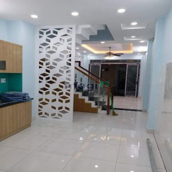 Nhỉnh 6 Tỷ, 40m2 ,4Tầng BTCT,HXH tới nhà, Sát MT Lê Quang Định P.11 BT