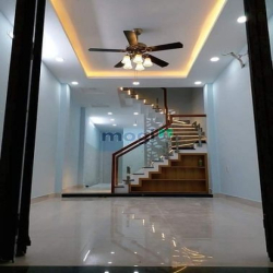 Nhỉnh 6 Tỷ, 40m2 ,4Tầng BTCT,HXH tới nhà, Sát MT Lê Quang Định P.11 BT