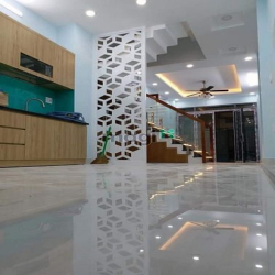 Nhỉnh 6 Tỷ, 40m2 ,4Tầng BTCT,HXH tới nhà, Sát MT Lê Quang Định P.11 BT