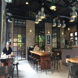 Mặt phố Lý Thái Tổ 200 m2 x 2 tầng, mặt tiền 15m, sân vườn