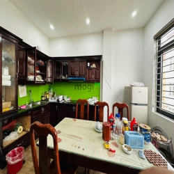 Thịnh Quang ngõ ô tô gần mặt phố, sổ vuông giá tốt