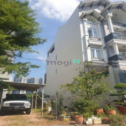 Bán đất mt đường Dương văn An - An Phú - Quận 2. DT: 110m2. Giá: 16 tỷ