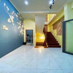 Bán gấp - Nhà lầu góc 3 mặt tiền hồ Huỳnh Cương, Ninh Kiều, Cần Thơ