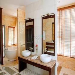bán nhà khu trung sơn ,sát bên q7 5 x 20 trệt 3 lầu 18,2 tỷ