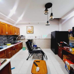 Nhà 5 Tầng full nội thất, 45m2, có phòng Karaoke, Hẻm oto.