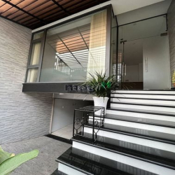 cho thuê mặt bằng và lầu 1 làm văn phòng đường 12.