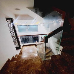 Nhà 5 Tầng full nội thất, 45m2, có phòng Karaoke, Hẻm oto.