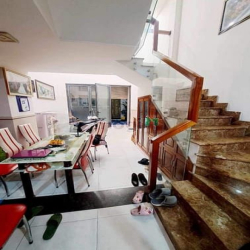 Nhà 5 Tầng full nội thất, 45m2, có phòng Karaoke, Hẻm oto.