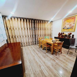 Nhà 5 Tầng full nội thất, 45m2, có phòng Karaoke, Hẻm oto.