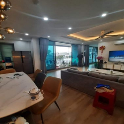 Bán Nhà Mặt Phố Đội Cấn. Ba Đình. Lô Góc K Doanh. DT 140M2. Giá 33 Tỷ