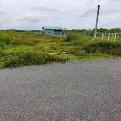 Cần bán gấp lô đất chân dài mặt tiền nhựa lộ giới 20m thích hợp cho a.