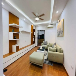 Bán căn hộ Liễu Giai, Mặt Phố, 82m2 2PN 2LOGIA, giá 2.86 tỷ