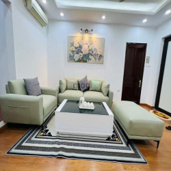 Bán căn hộ Liễu Giai, Mặt Phố, 82m2 2PN 2LOGIA, giá 2.86 tỷ