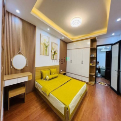 Bán căn hộ Liễu Giai, Mặt Phố, 82m2 2PN 2LOGIA, giá 2.86 tỷ