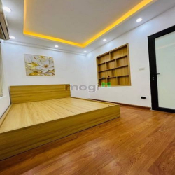Bán căn hộ Liễu Giai, Mặt Phố, 82m2 2PN 2LOGIA, giá 2.86 tỷ