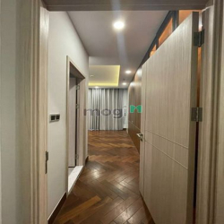 Bán  penthouse Midtown M6, 245m2, 4PN, 5WC, nhà NTCB. Gía tốt.