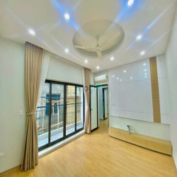 Đẳng Cấp Bán Nhà **Gia Thượng**, 43 M2, Ngõ Ô Tô, Giá 6 Tỷ